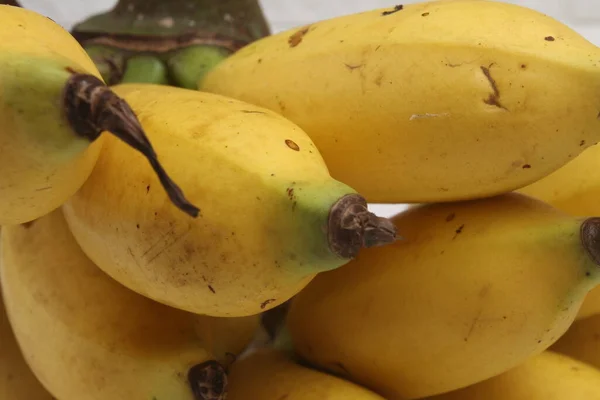 식탁에 바나나 — 스톡 사진