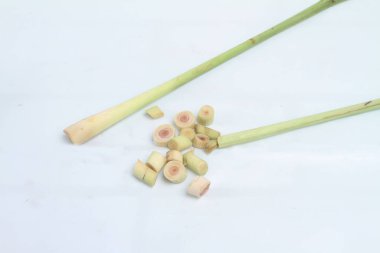 limon otu beyaz arkaplanda izole edilir