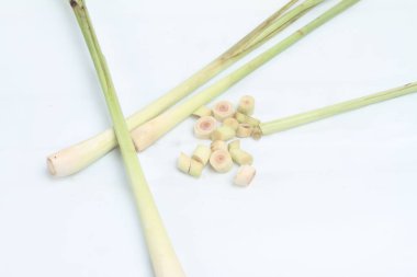 limon otu beyaz arkaplanda izole edilir