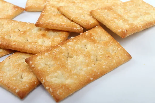 beyaz arkaplanda izole bisküviler