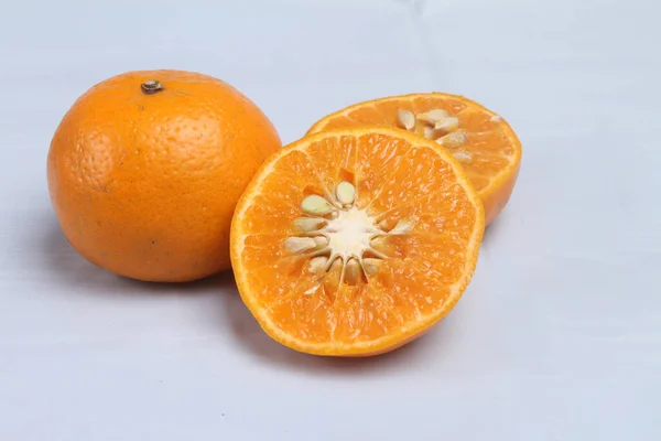 Rebanada Naranja Aislada Sobre Fondo Blanco — Foto de Stock