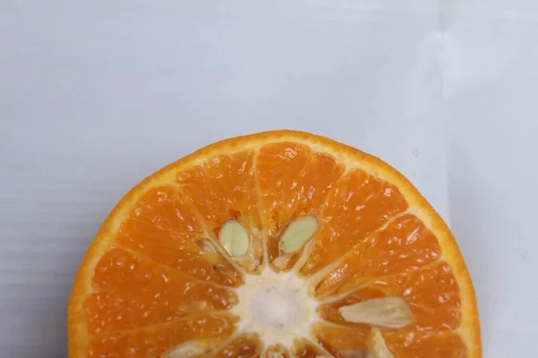 Скибочка Апельсина Ізольована Білому Тлі — стокове фото