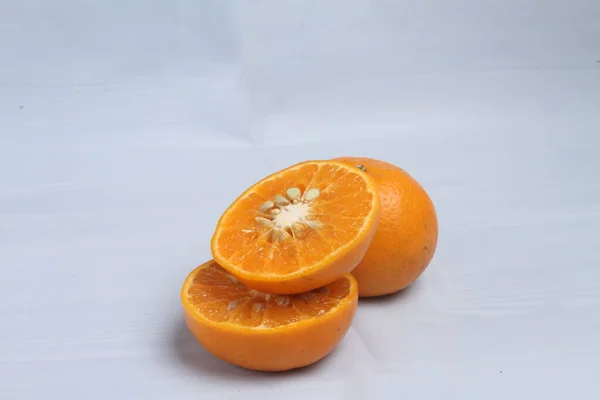 Řez Oranžové Izolované Bílém Pozadí — Stock fotografie