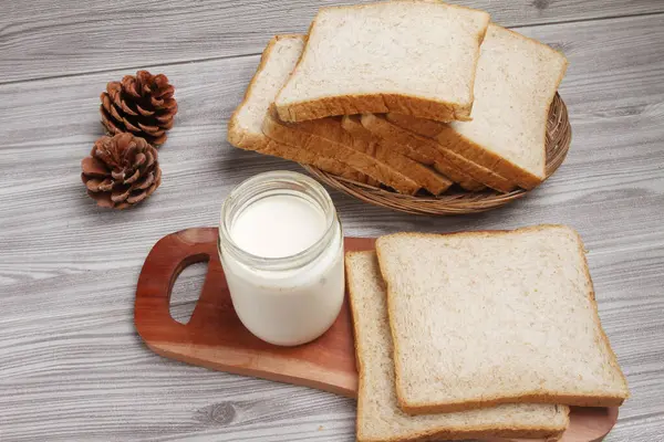 Хлеб Молоко Деревянном Фоне — стоковое фото