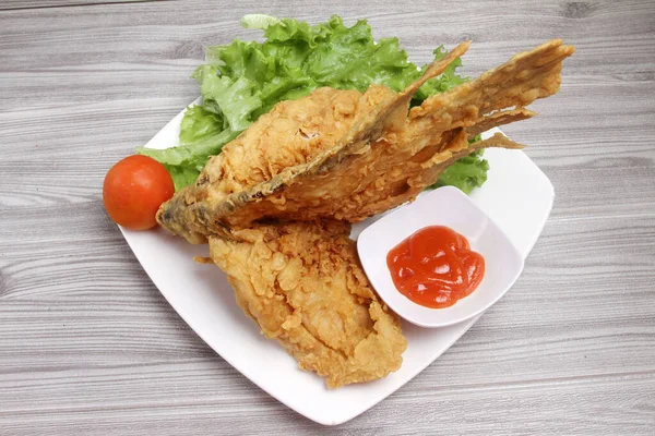Fried Fish Vegetables Sauce Plate — Stock Photo, Image
