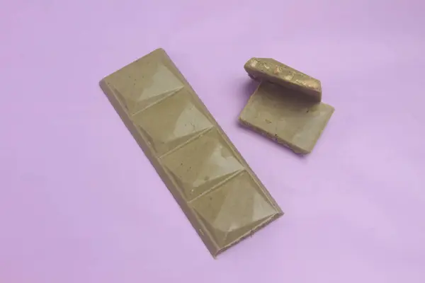 Barra Chocolate Con Menta Sobre Fondo Rosa — Foto de Stock