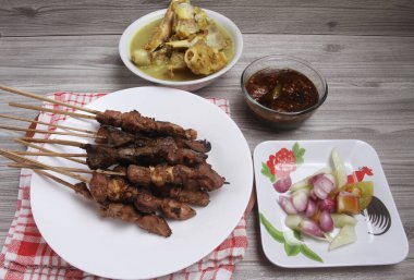 Tavuklu satay.