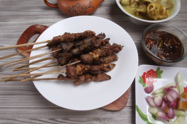 Tavuklu satay.