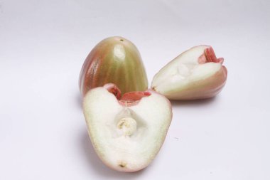 Taze kırmızı ve yeşil su guava.