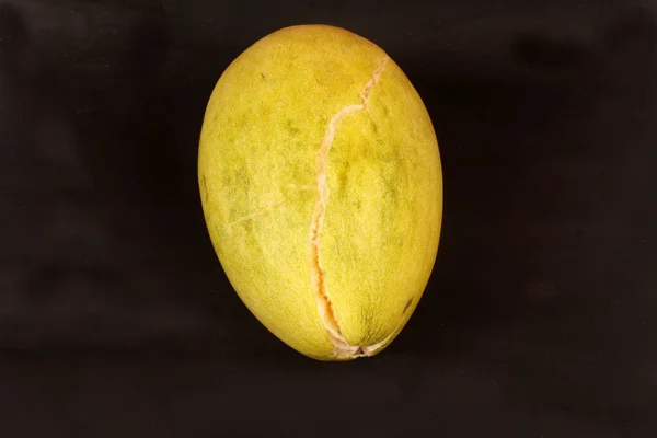 熟したバーゼルまたはキュウリのフルーツ 熱帯のフルーツ — ストック写真
