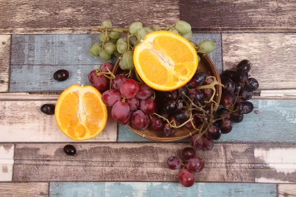 Reife Frische Orangen Und Trauben Hintergrund Sommerfrüchte — Stockfoto