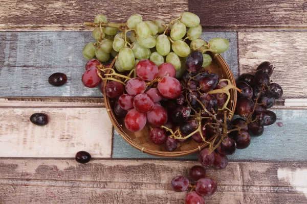 Grapes Wicker Basket — Stock Photo, Image