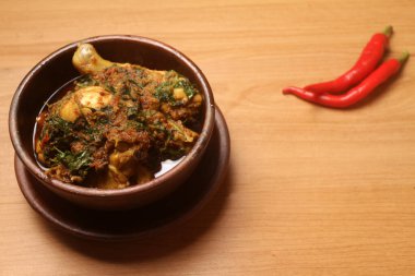 Körili tavuk, Endonezya yemeği.