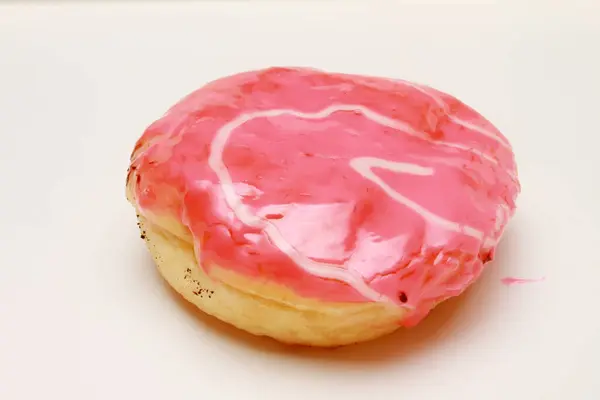Rosa Donut Mit Herzform Auf Rosa Hintergrund — Stockfoto
