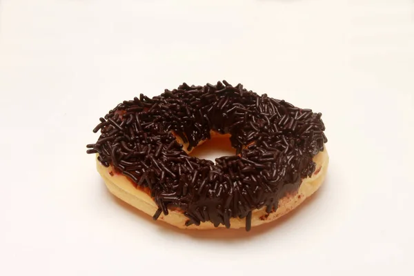 Шоколадный Пончик Белом Фоне — стоковое фото