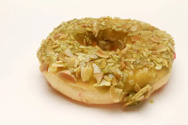 Donut Com Cobertura Creme Macha Fundo Branco — Fotografia de Stock