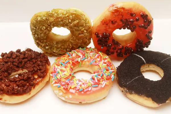 Donuts Isoliert Auf Weißem Hintergrund — Stockfoto