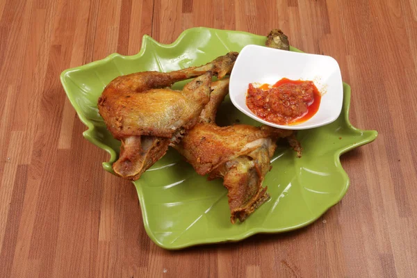 Kaki Ayam Dengan Saus Pedas — Stok Foto