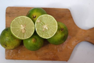 Masada taze ve olgun bir kireç