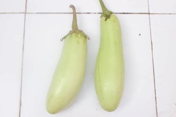 Πράσινη Μελιτζάνα Λευκό Φόντο — Φωτογραφία Αρχείου
