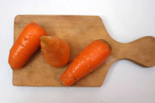 Морковь Деревянной Доске — стоковое фото