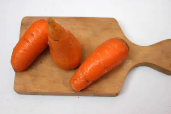 Морковь Разделочной Доске — стоковое фото