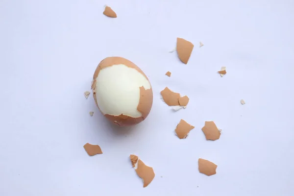 Зламане Біле Яйце Коричневому Паперовому Фоні — стокове фото