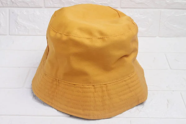 Kadınlar Için Sarı Beyzbol Şapkası — Stok fotoğraf
