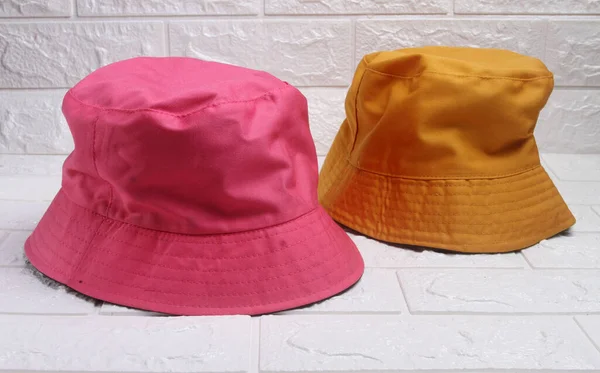 Πολύχρωμα Καπέλα Προς Πώληση Στην Αγορά — Φωτογραφία Αρχείου