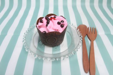 Çikolata kremalı kek.