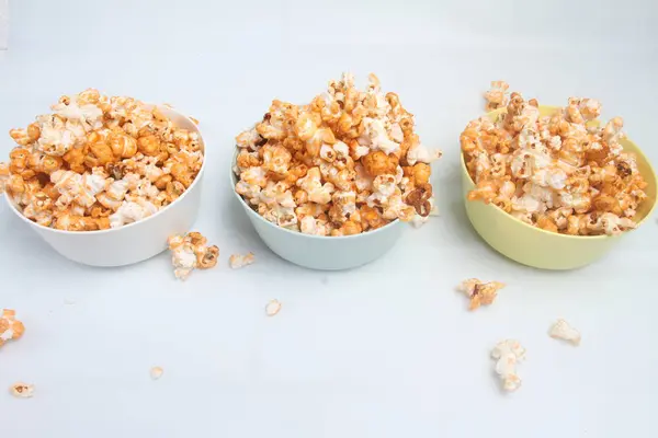 Schüssel Popcorn Mit Karamell — Stockfoto