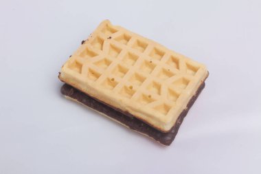 beyaz zemin üzerine çikolatalı gözleme.