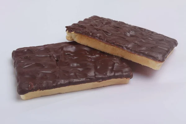 Choklad Kaka Med Glasyr Och Nötter Vit Bakgrund — Stockfoto