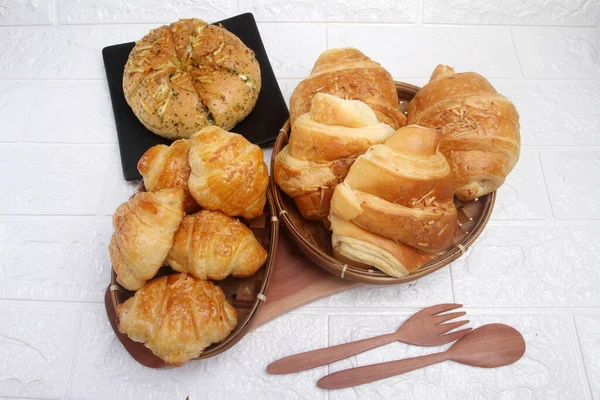 Croissants Frais Pour Petit Déjeuner Sur Table — Photo
