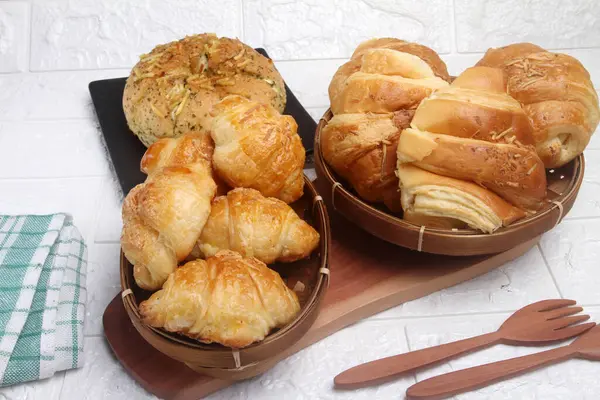 Croissants Frais Pour Petit Déjeuner Sur Table — Photo