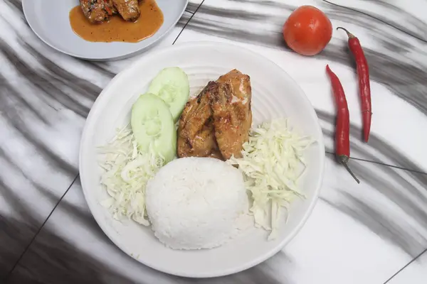 Makanan Thai Dengan Kari Ayam Dengan Nasi — Stok Foto