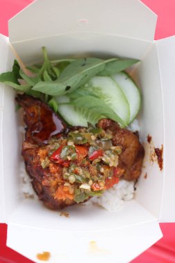 Sebzeli tavuk ve pilav..