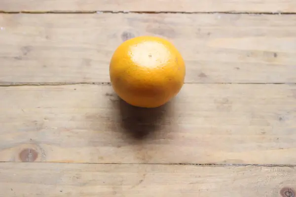 Fruta Fresca Naranja Sobre Mesa Madera — Foto de Stock
