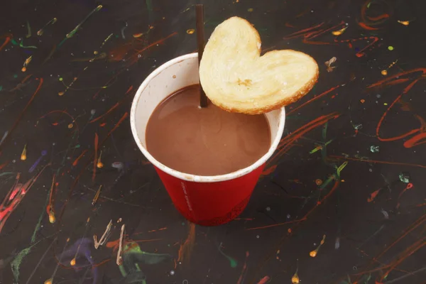 Une Tasse Avec Des Biscuits Forme Coeur — Photo