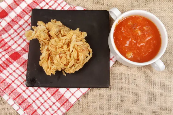 Gebratenes Huhn Mit Tomatensauce — Stockfoto