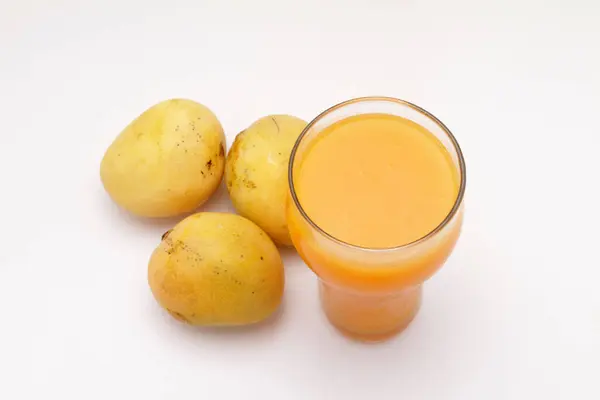 新鲜芒果水果加果汁 — 图库照片