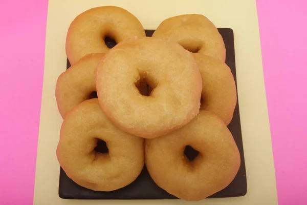 Pembe Arka Planda Donutlar — Stok fotoğraf