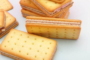 Bir yığın lezzetli çikolatalı kurabiyeyi kapat.