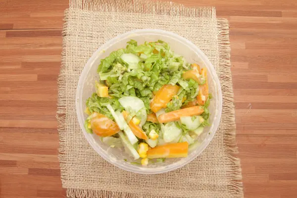 新鲜的混合的蔬菜沙拉 — 图库照片