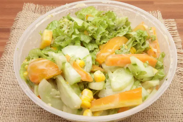 Salat Mit Frischem Gemüse — Stockfoto