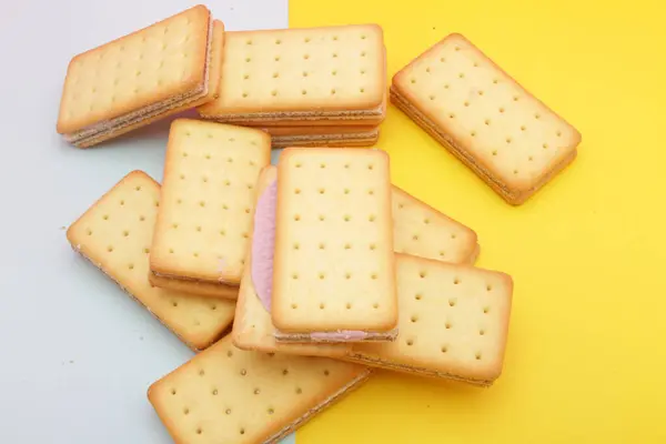 Бутерброды Крекеры Белом Фоне — стоковое фото