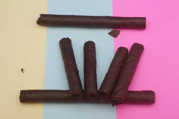 Três Doces Chocolate Fundo Rosa — Fotografia de Stock