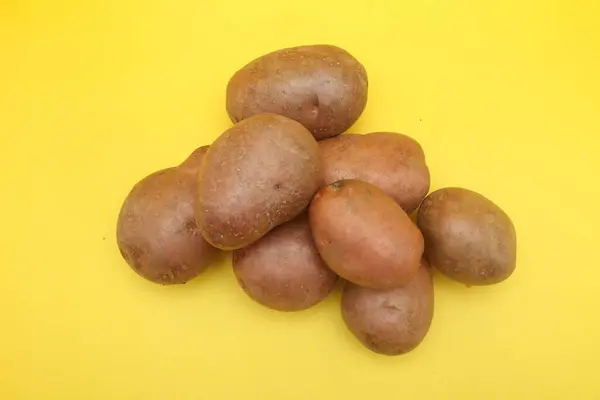 Πατάτες Κίτρινο Φόντο — Φωτογραφία Αρχείου