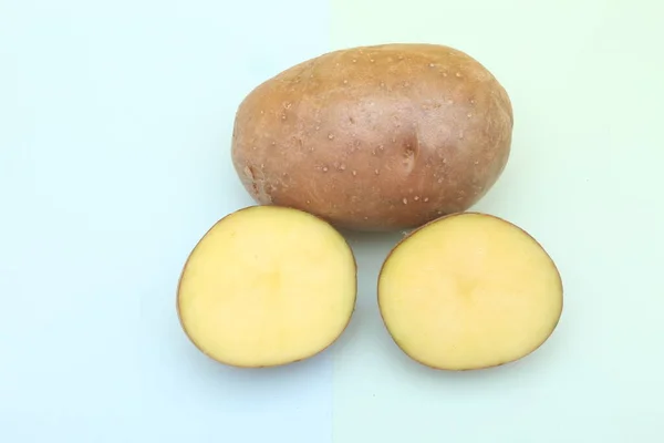 Πρώιμες Πατάτες Λευκό Φόντο — Φωτογραφία Αρχείου