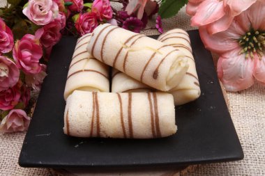 Daddar Gulung pastası Endonezya 'da geleneksel bir atıştırmadır.